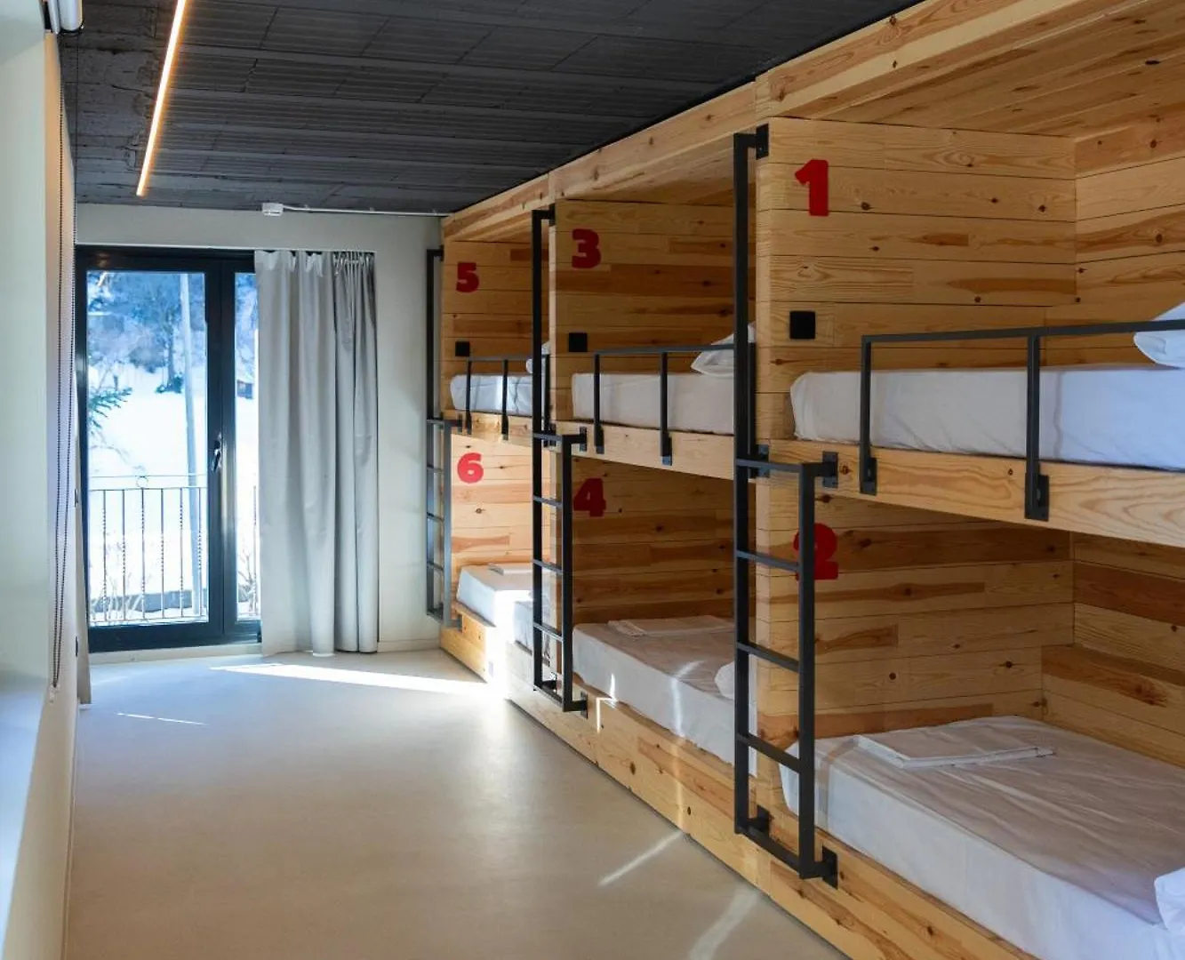 Ky Mountain Hostel Arinsal 0*,